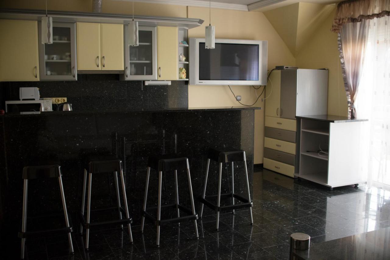Готель Wolf Apartman101, Wolf Apartman 102 Шарвар Екстер'єр фото